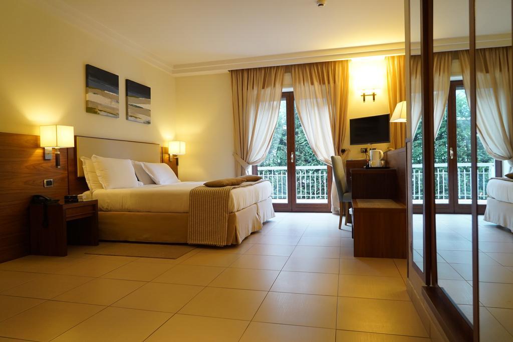 Hotel &