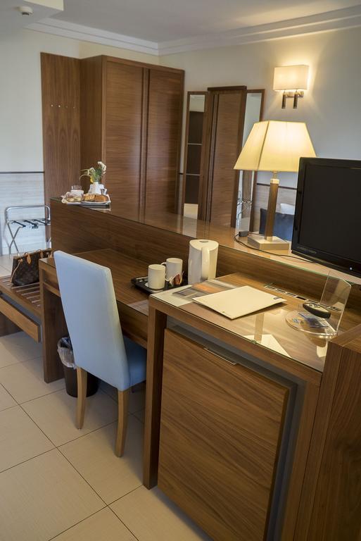 & Hotel