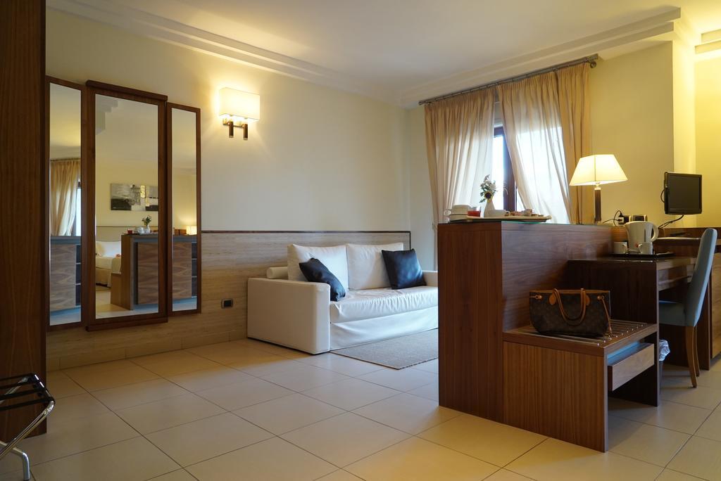 Hotel & 4*