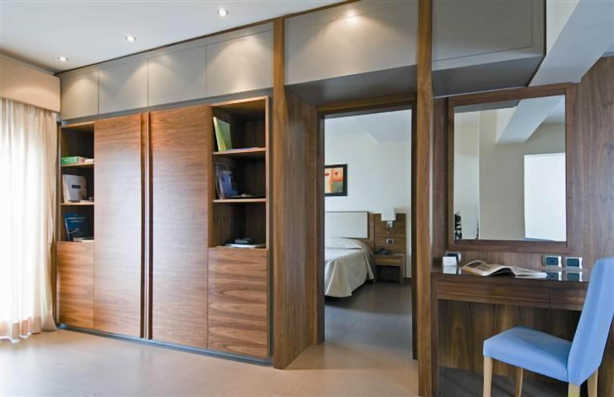 & Hotel 4*