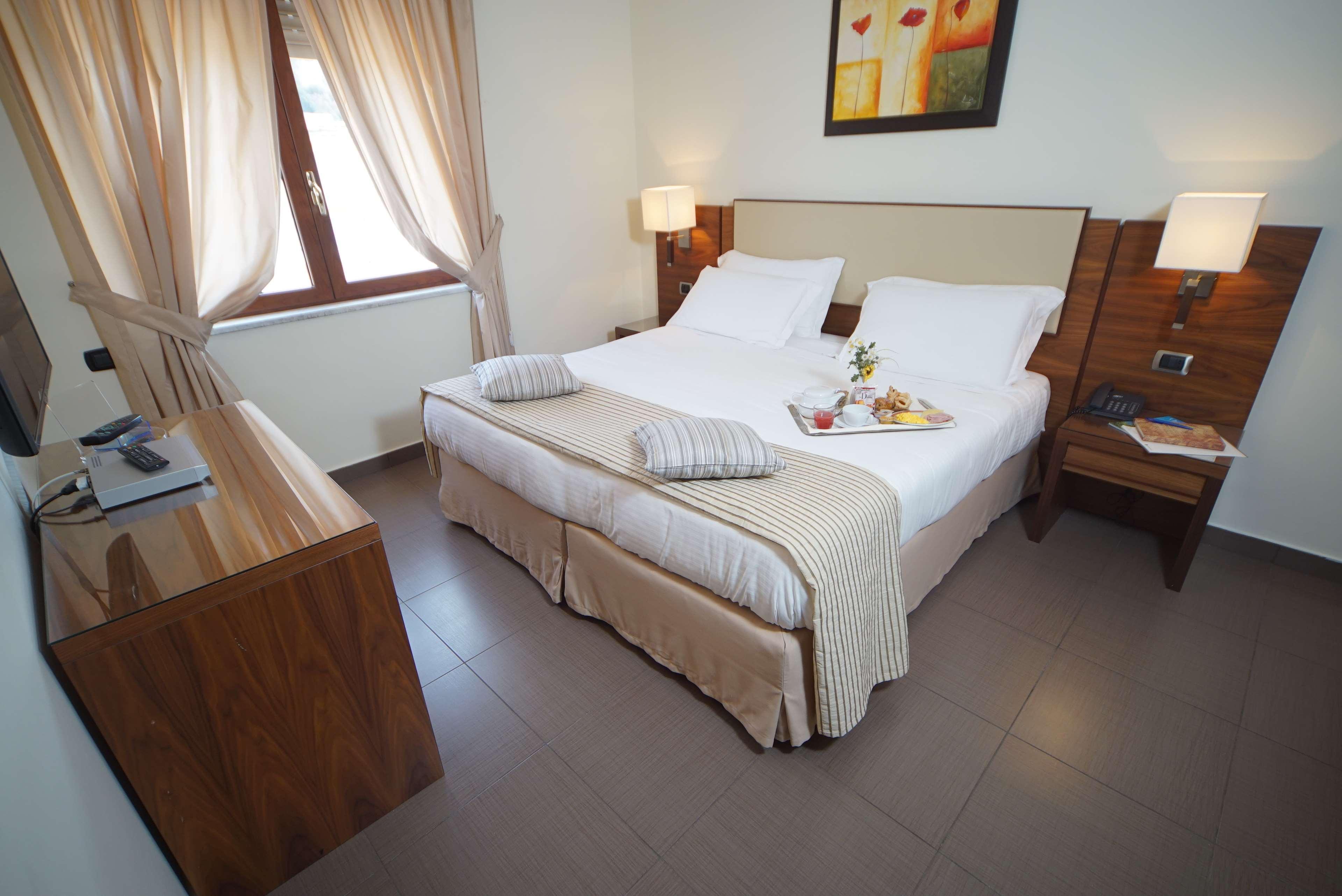 Hotel & Pozzuoli