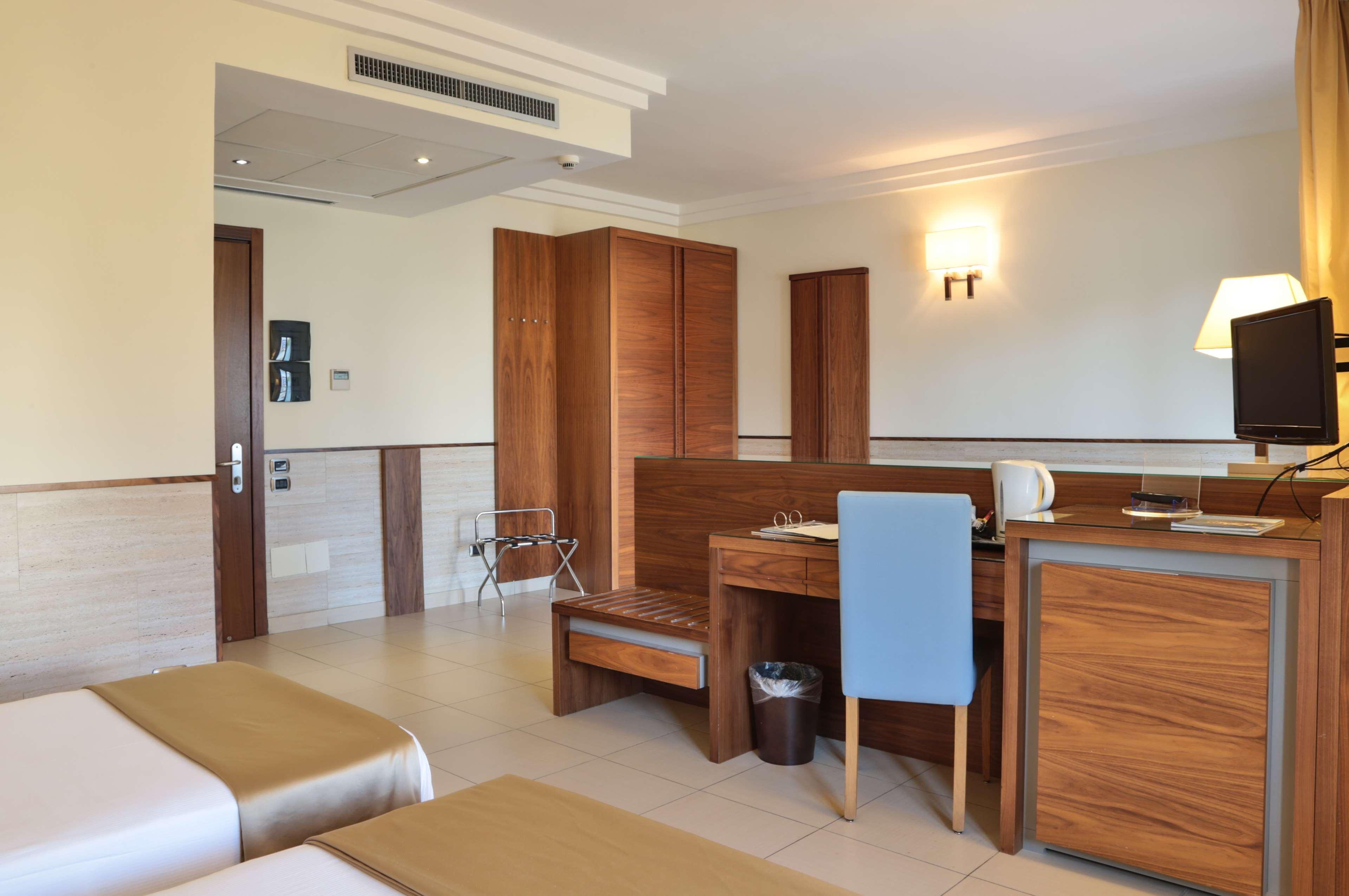 Hotel & Pozzuoli