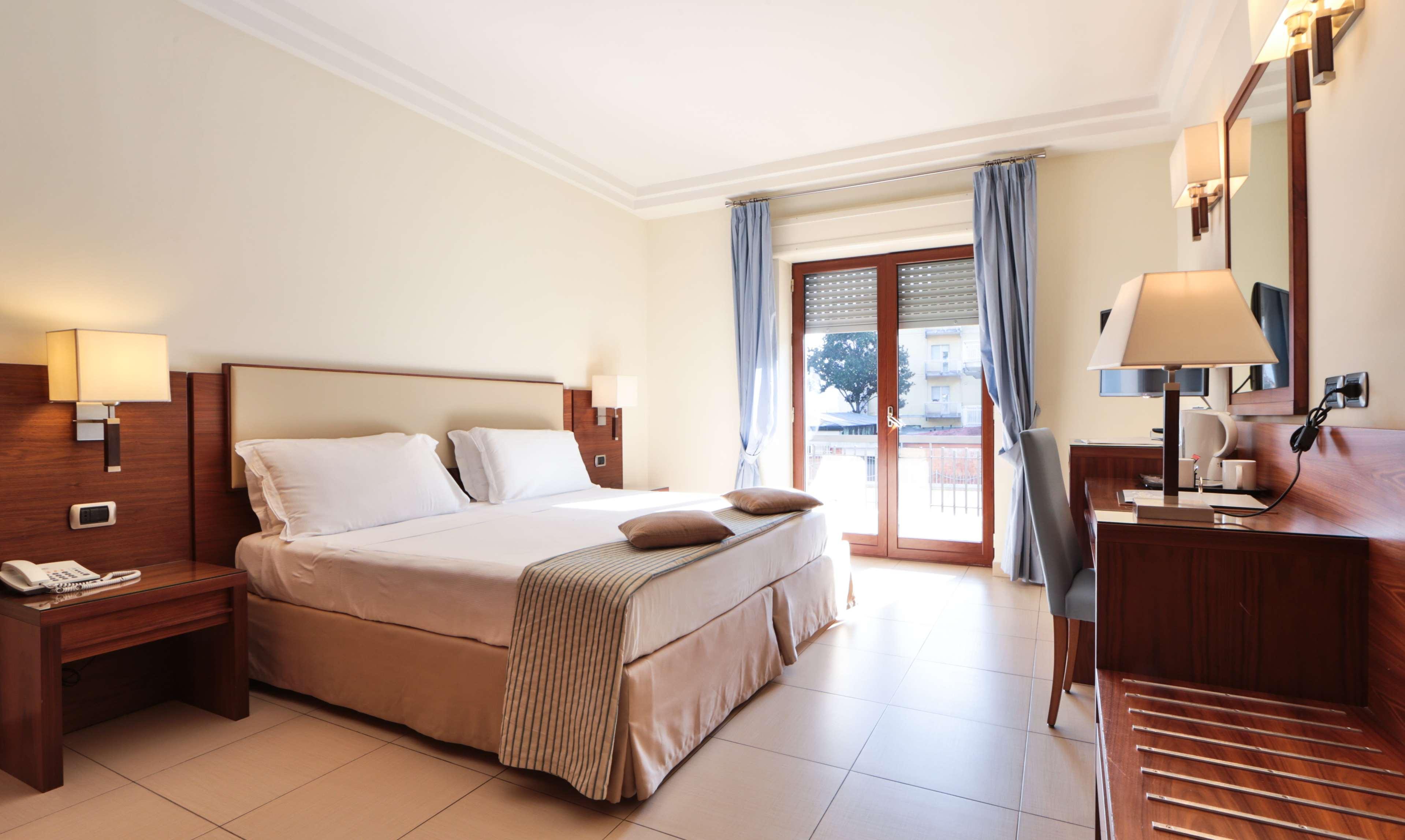& 4* Pozzuoli