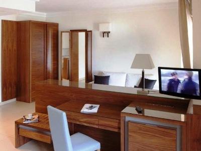 & Hotel 4*