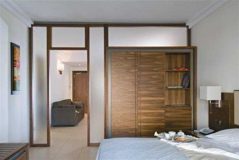 Hotel & Pozzuoli