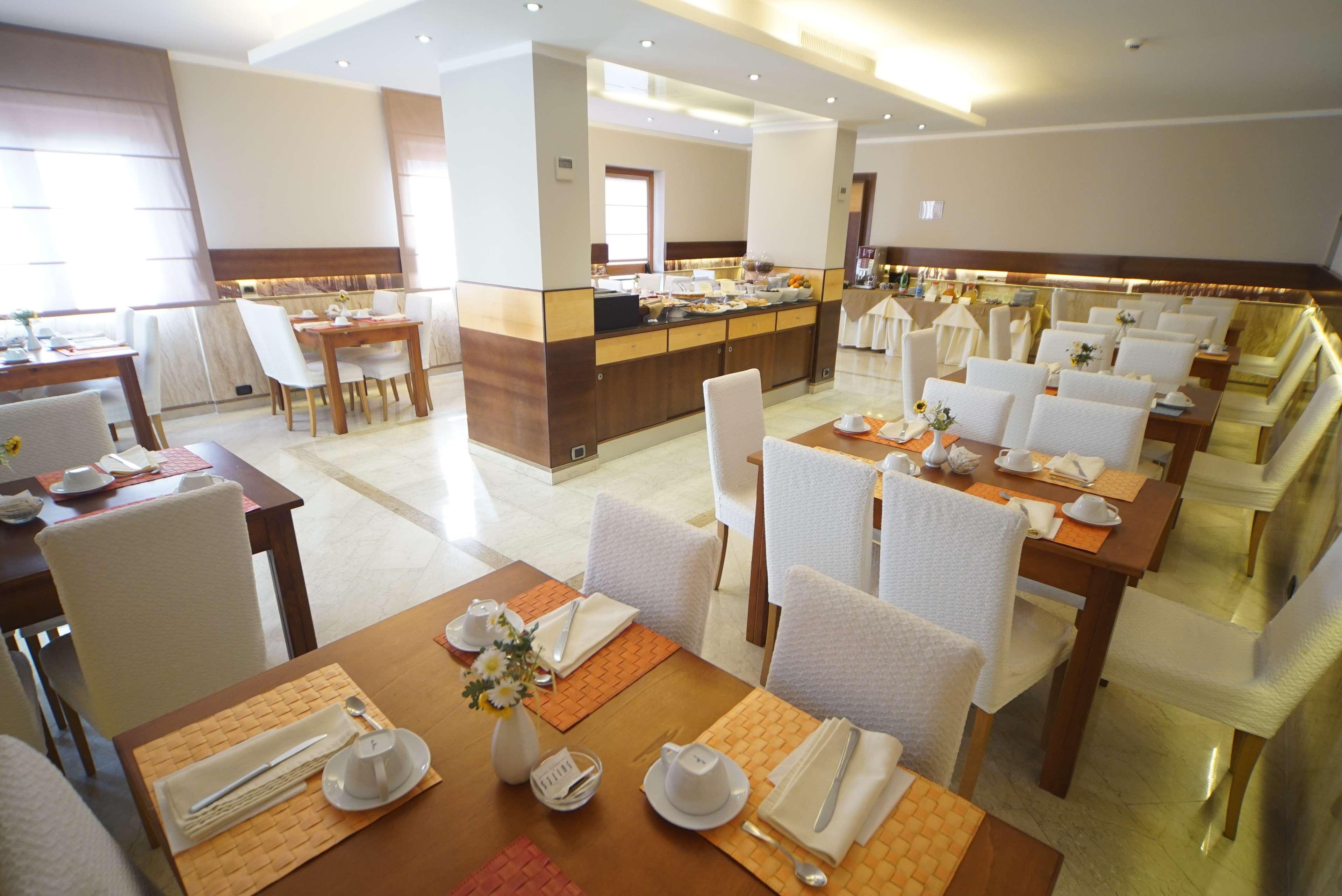 Hotel & 4*