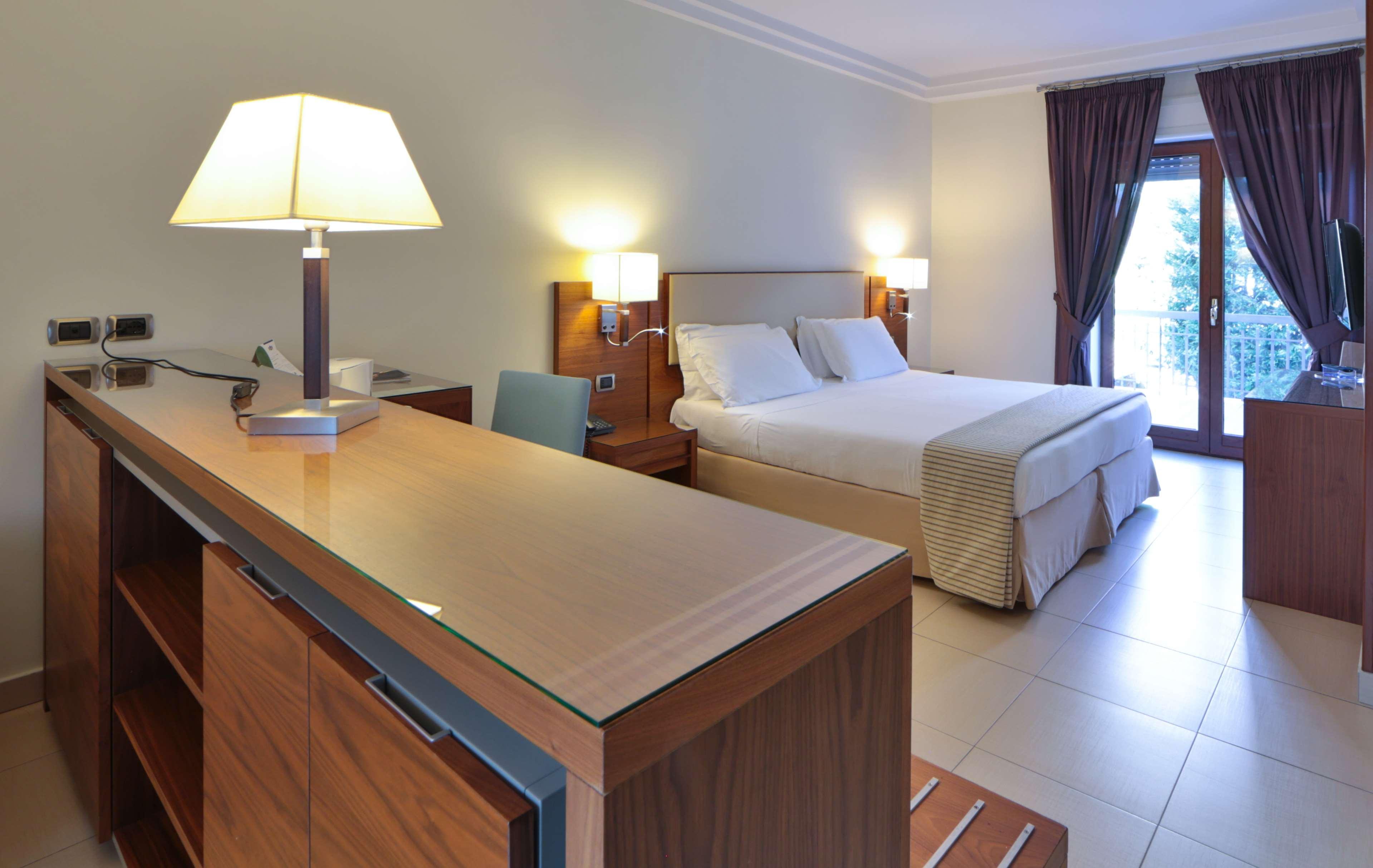 Hotel & 4*