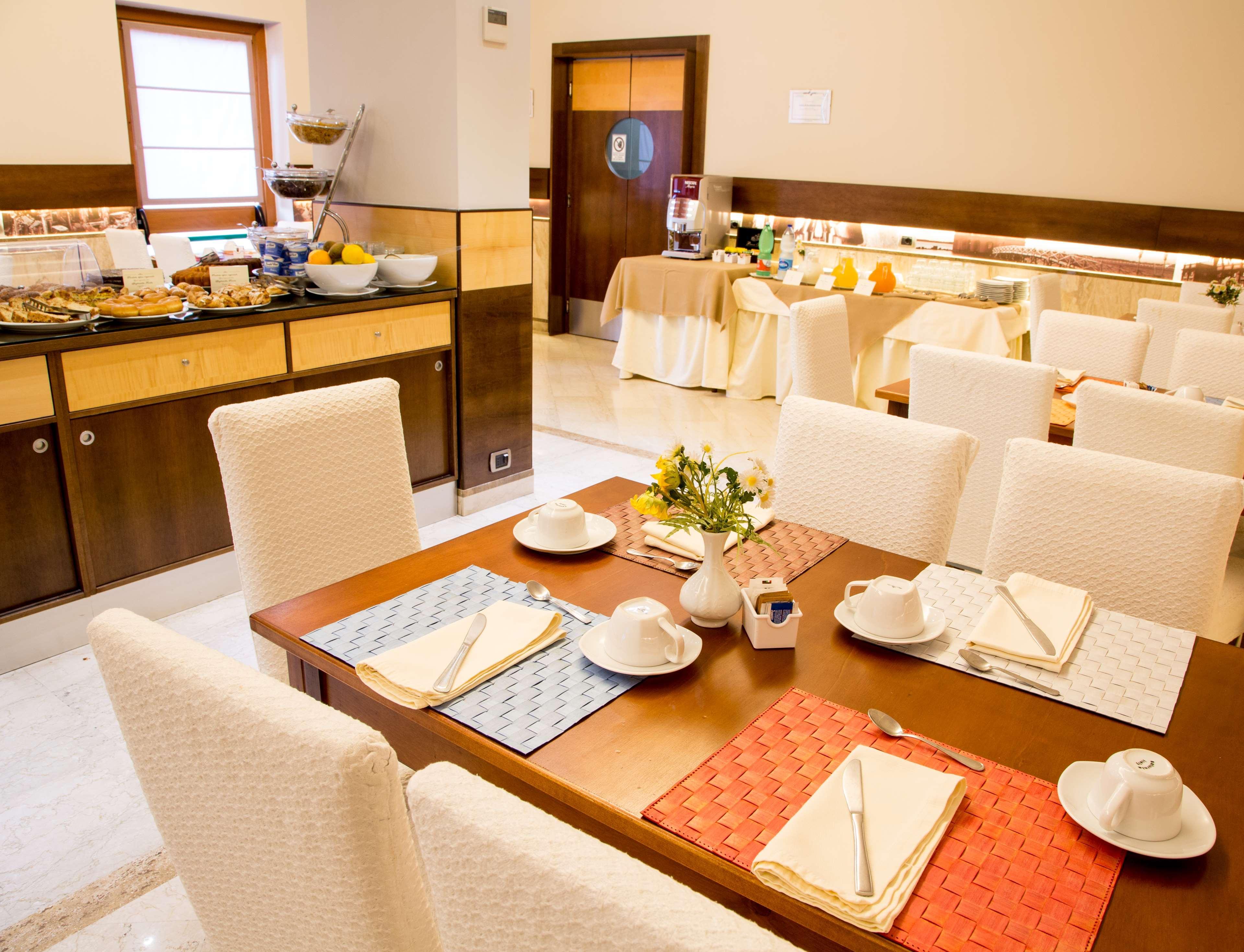 Hotel & 4*