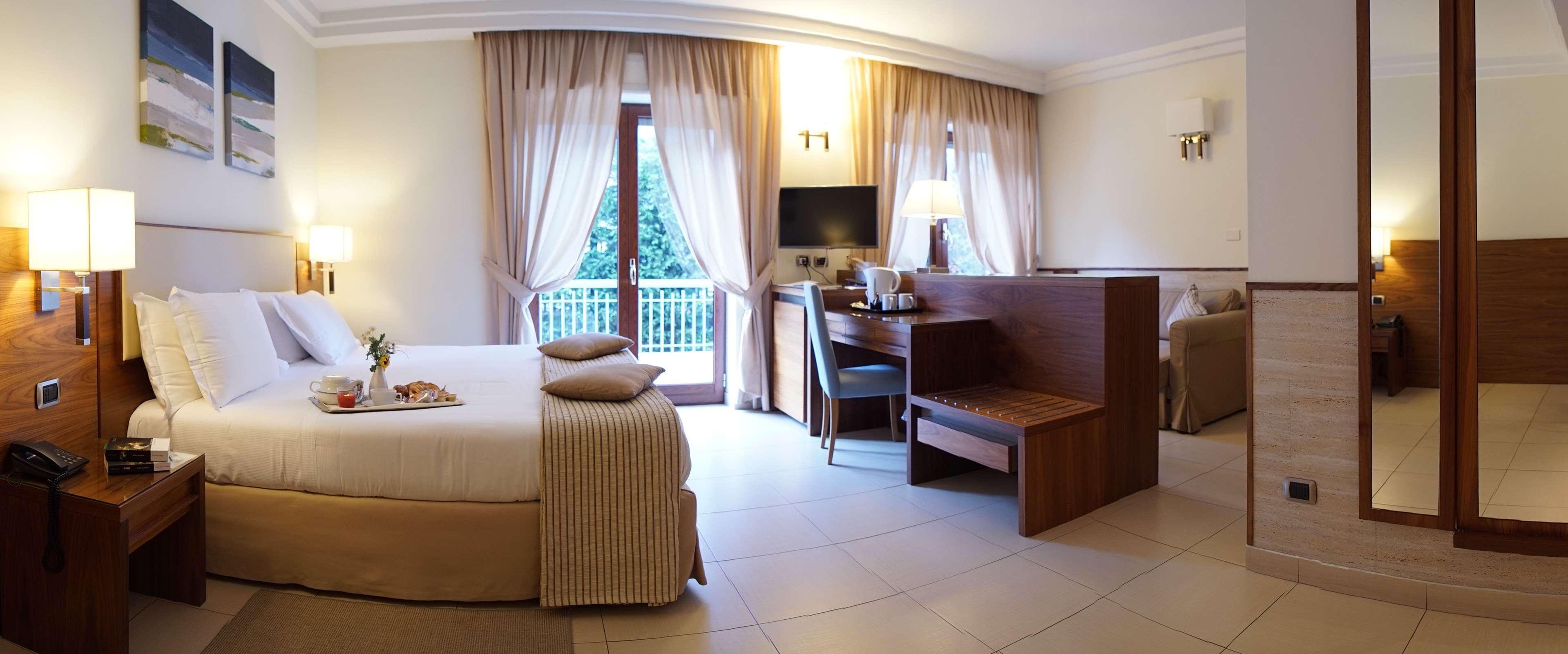 Hotel & Pozzuoli