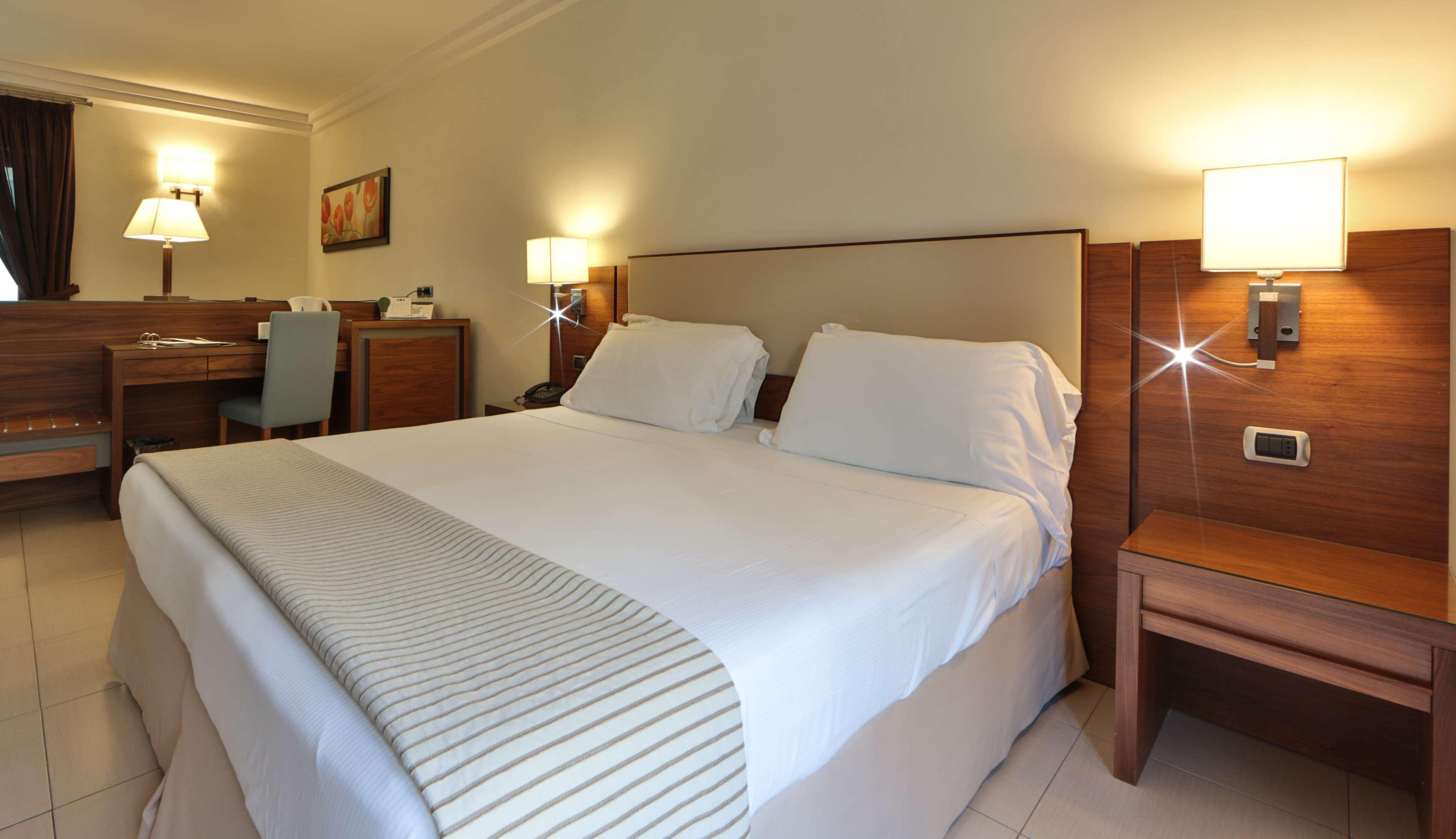 Hotel &